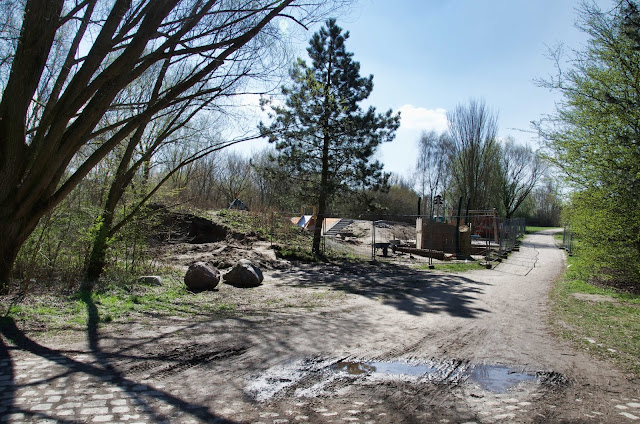 Baustelle Neubau eines Spielplatzes, Am Malchower See, Nähe Hohenschönhauser Weg, 13051 Berlin, 27.03.2014