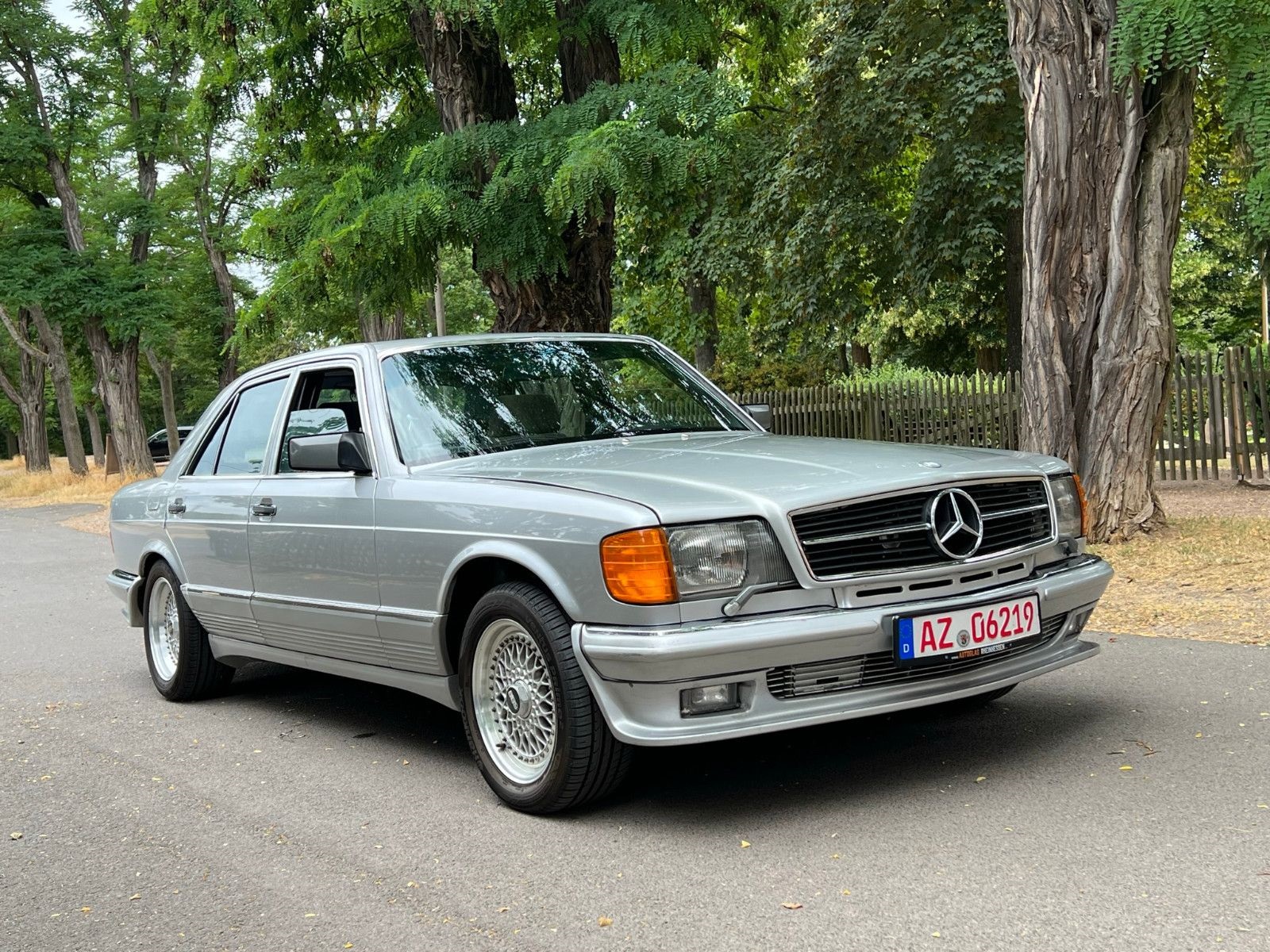 Mercedes-Benz 380 SE W126 Lorinser – Retro-Charme trifft auf individuellen Luxus