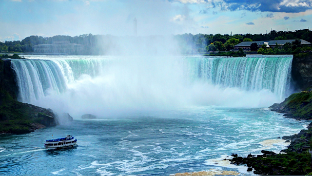 pemandangan air terjuan niagara