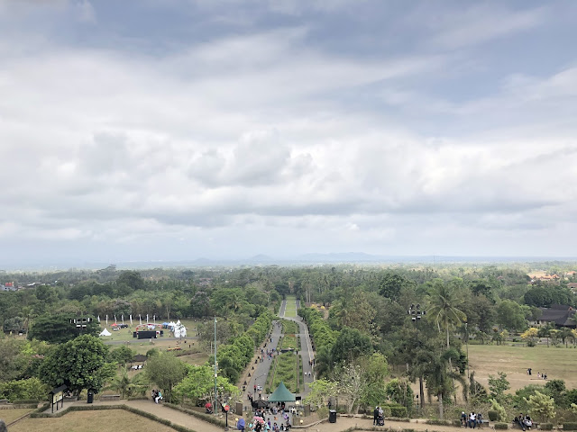 Pemandangan Sekitar Candi Borobudur - habisliburan.com