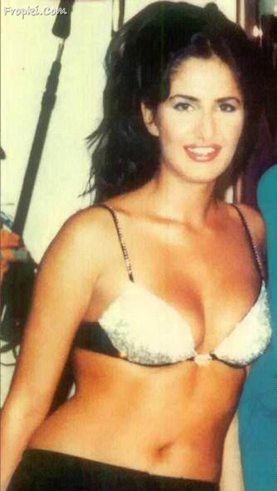 Photo Gallery: Kareena Kapoor Hot Bikini Vs Katrina Kaif ... - 568 x 1004 jpeg 56kB