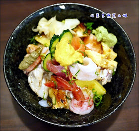 8 海鮮丼+海膽