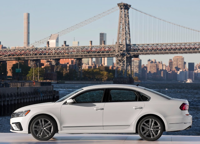 2016 Volkswagen Passat white Manhattan