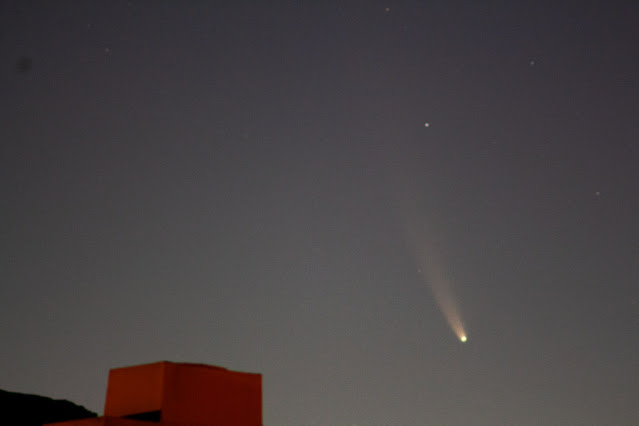 Comet NEOWISE C/2020 F3, at 4:51 AM, 300 mm, DSLR, 4 seconds (Source: Palmia Observatory)