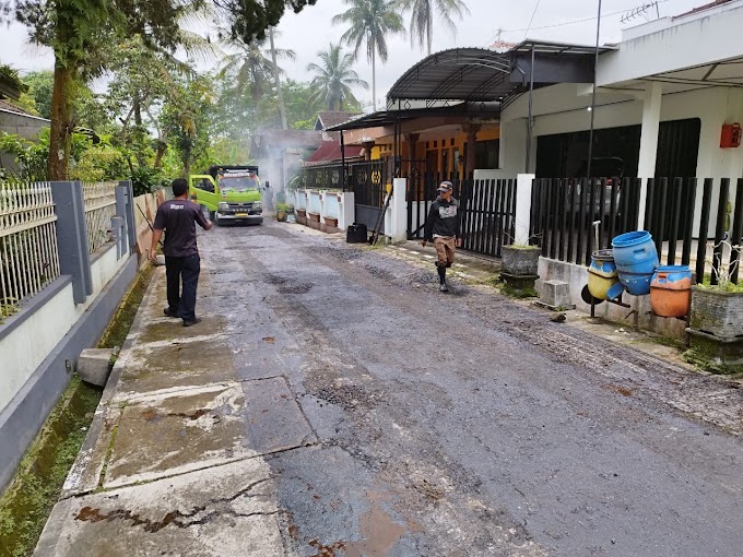 Pengaspalan Jalan di Lingkungan Tegal Asri