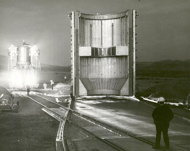Ядерную ракету готовят к испытаниям в 1967. Ракета работает на преобразовании массы в энергию, E = mc2