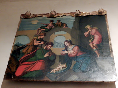 Escena del nacimiento de Jesús con ángeles