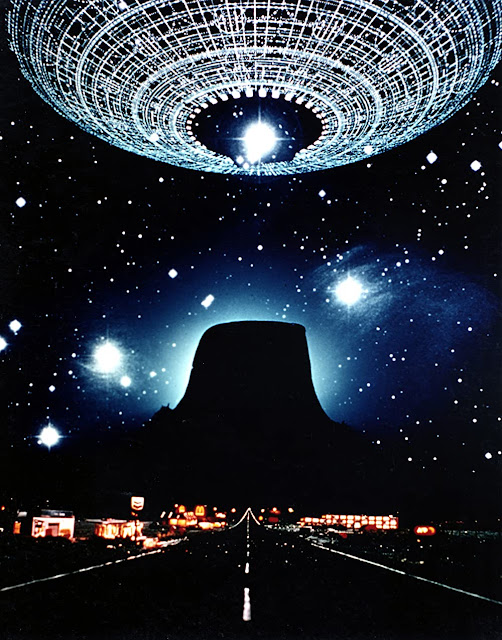themes of close encounters of the third kind