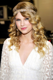 Taylor swift hairstyles curly 4