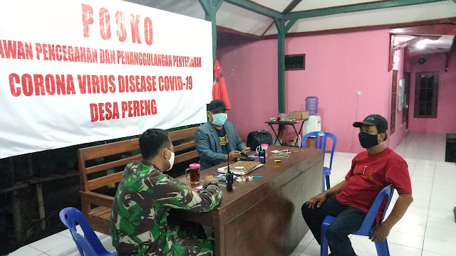 Babinsa Koramil Prambanan bersama Satuan Gugus Tugas Covid-19 Mendata Pemudik