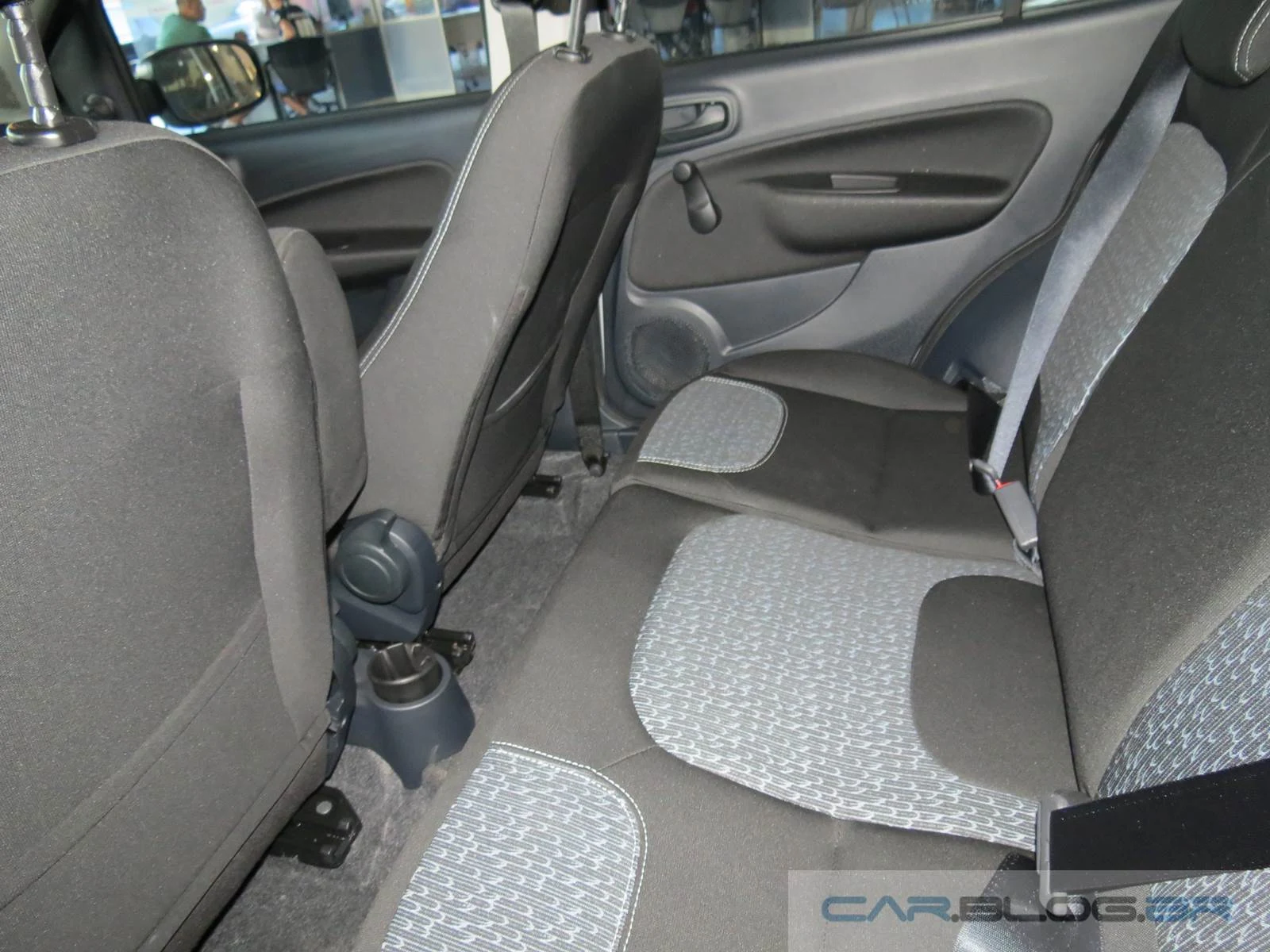 Novo Fiat Uno Attractive 1.0 2015 - interior