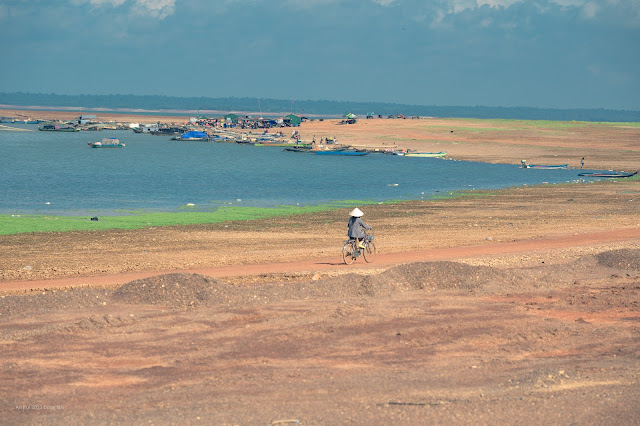 Đánh cá trên Hồ Trị An