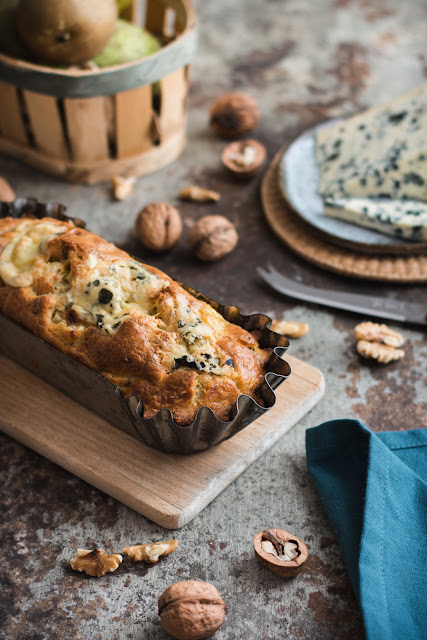 Cake au bleu d'Auvergne, noix et poires