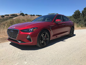 Front 3/4 view of 2019 Genesis G70 3.3T Dynamic Edition