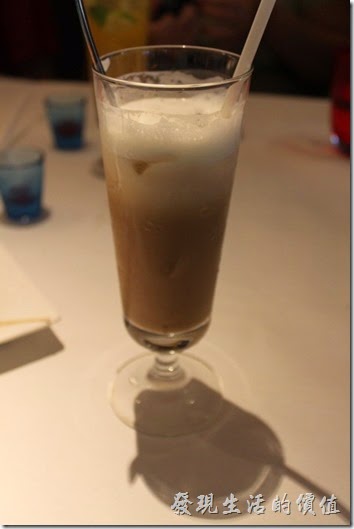 台南-西堤(Tasty)民族店。錫蘭奶茶(冰)。