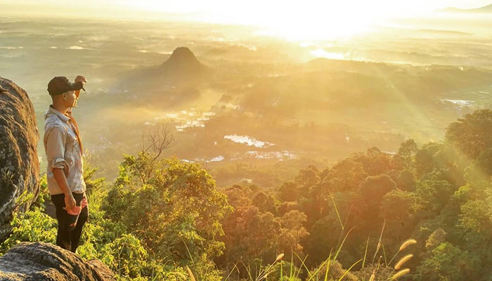 Situs Keramat Gunung Munara Rumpin di Bogor Jawa Barat