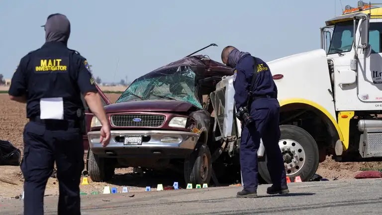 A truck causes a massacre in California