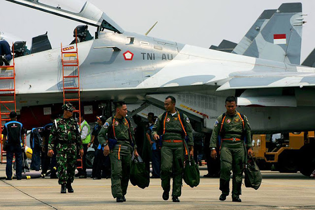 HEBOH...!!! TNI AU Bangunkan Warga Solo-Jogja Menggunakan Pesawat Tempur