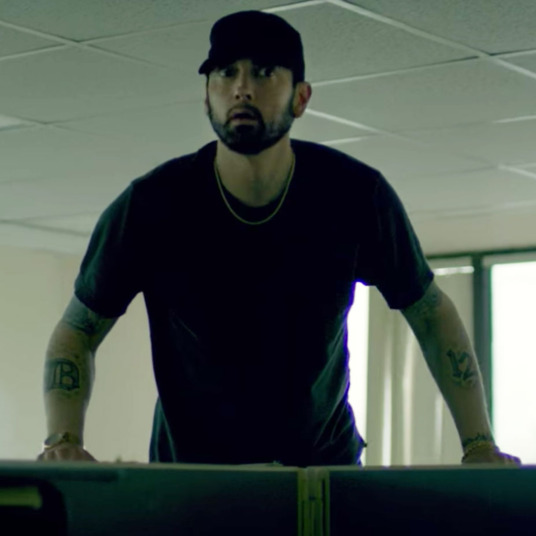 EMINEM - FALL (OFFICIAL MUSIC VIDEO) 