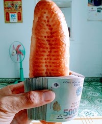 Bánh mì kẹp tiền
