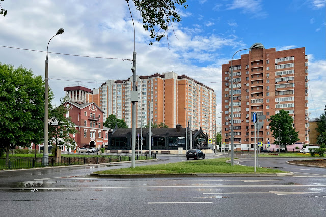 Зелёный проспект, Перовская улица