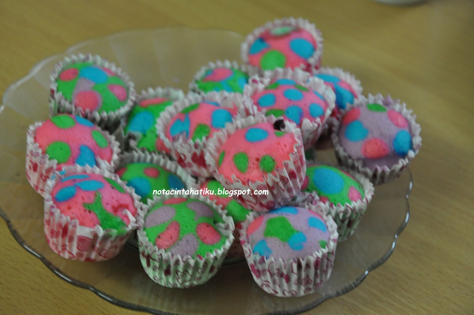 SKY OF LOVE ( 恋 空 ): Apam Polkadot bersama kanak-kanak 