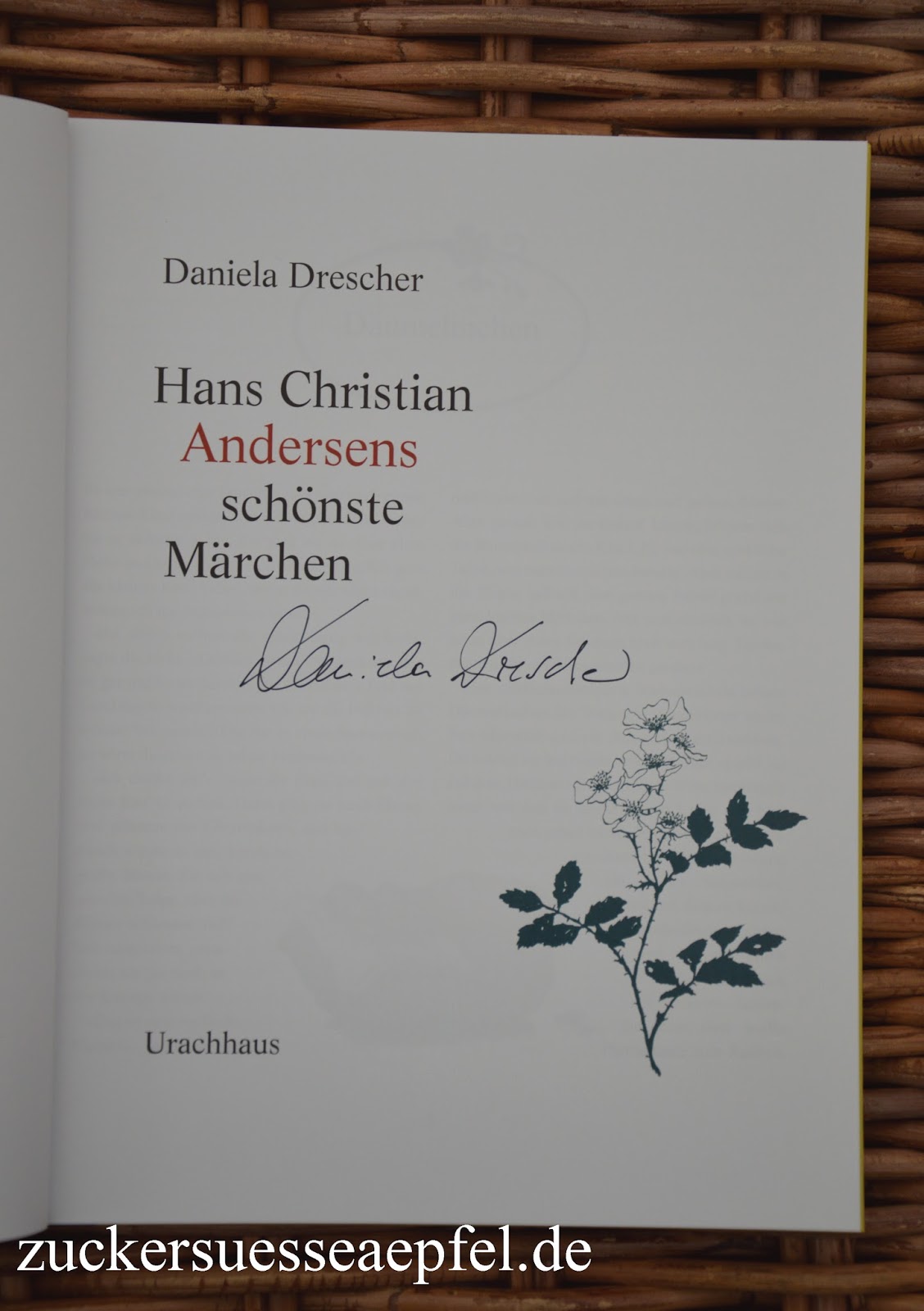 Denn ich habe ein von Daniela Drescher persönlich signiertes Buch von "Hans Christian Andersens schönste Märchen" Partnerlink für euch