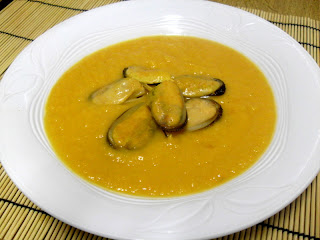 Receta de crema de boniatos con mejillones.