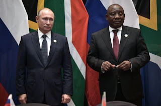 South African officials have hit back at US accusations that a Russian ship collected weapons from a naval base near Cape Town late last year.