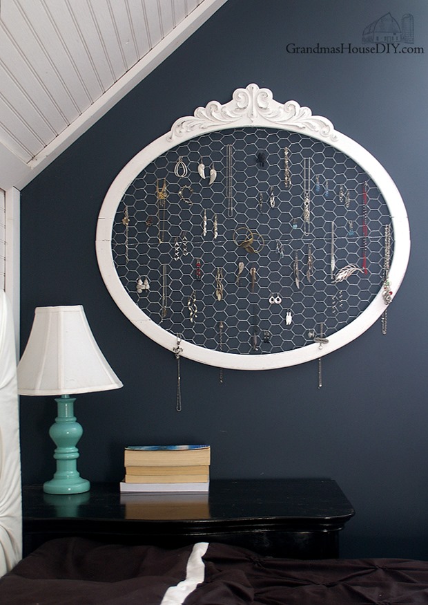chicken-wire-jewelry-hanger-frame