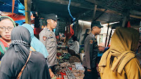 Ciptakan Kamtibmas Tetap Aman dan Kondusif, Personel Polsek Sabbangparu Polres Wajo Gelar Pamtur Lalin di Pasar