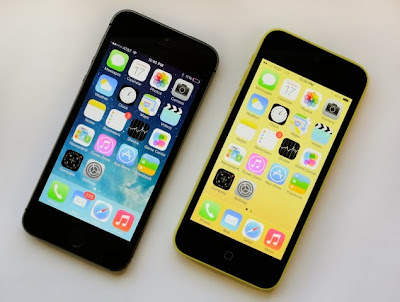 iPhone 5c and iPhone 5s super offer from Rcom for Indians; Pay 2599.00 and 2999.00 per month for 24 months