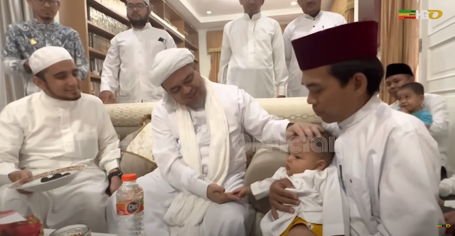 Detik-Detik UAS (Ustadz Abdul Somad) Bertemu Habib Rizieq. Pada Pertemuan Perdana tersebut Pasca Habib Rizieq Bebas Bersyarat UAS dan HR Hanya bersilaturrahim ke Markas Syariah Petamburan