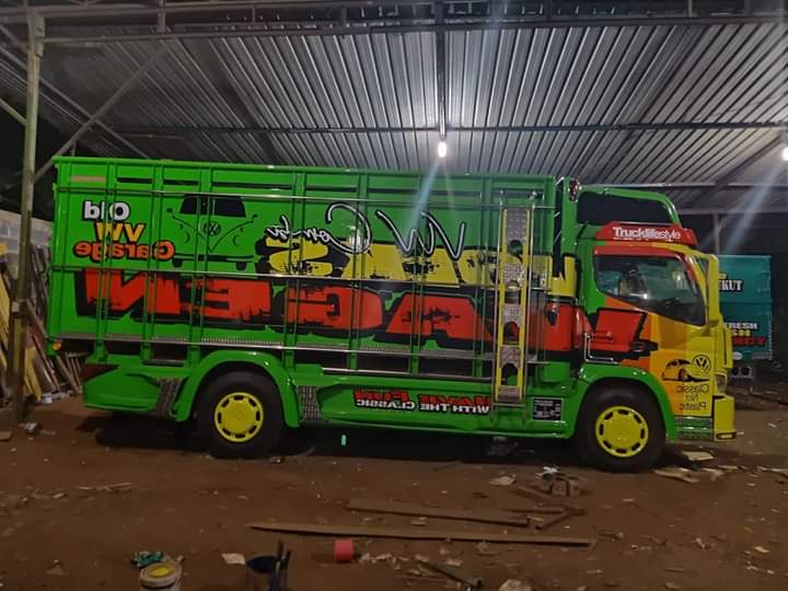 Truck Canter Mbois Cakep  Modifikasi di Karoseri Bak Truk  