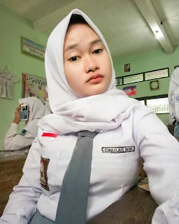 Siswi SMA Cantik Berjilbab