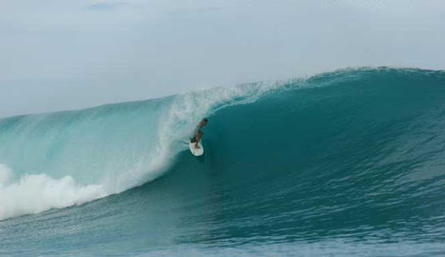 SPOT SURFING TERBAIK DI KEPULAUAN MENTAWAI 