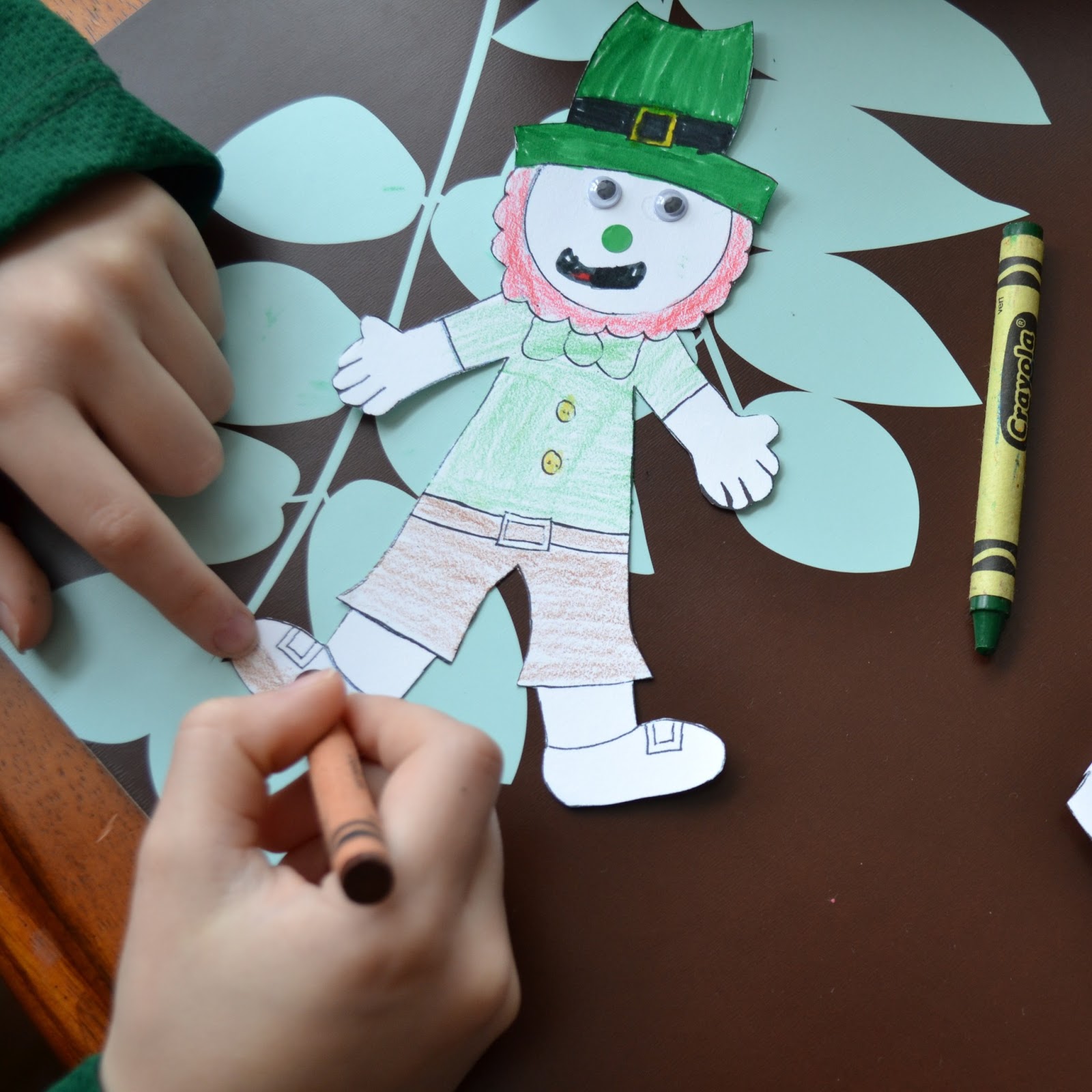 East Coast Mommy: ECM Kids' Craft Club - #12 Leprechaun Paper doll/Puppet