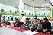 Malam Pertama Ramadhan, Kapolres Sidrap bersama Bupati dan Forkopimda Laksanakan Sholat Tarwih di Masjid Agung