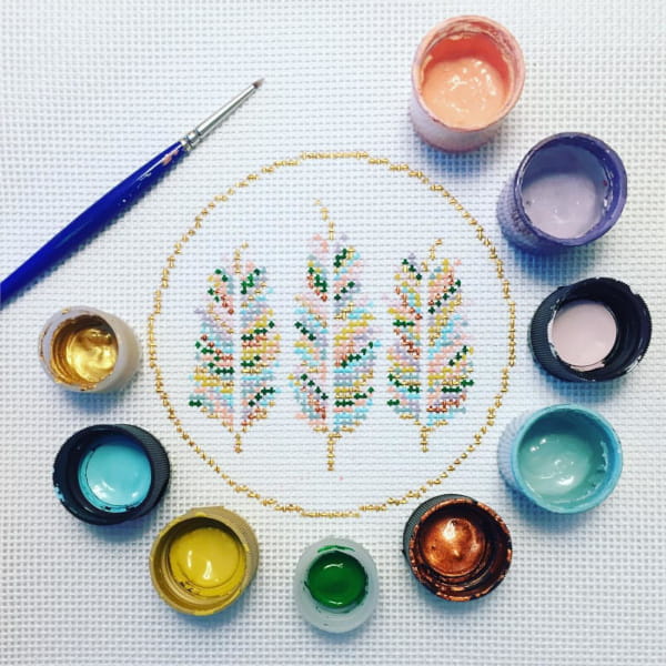 3 pastel feathers in a circle needlepoint design