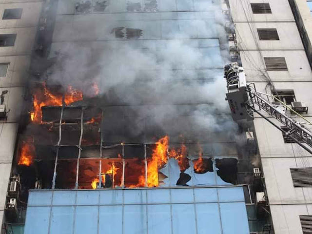 5 Orang Tewas dan Puluhan Terluka Akibat Kebakaran Besar di RF Tower Banani Dhaka