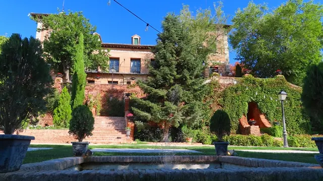 Vista frontal del Palacio de Aldovea.