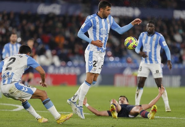El Málaga no muestra reacción y cae en el Ciutat de Valencia (1-0)