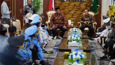 Bupati Suhatri Bur Antusias Dikunjungi Murid TK Lembah Anai