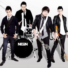 Me Amas - Neon Band