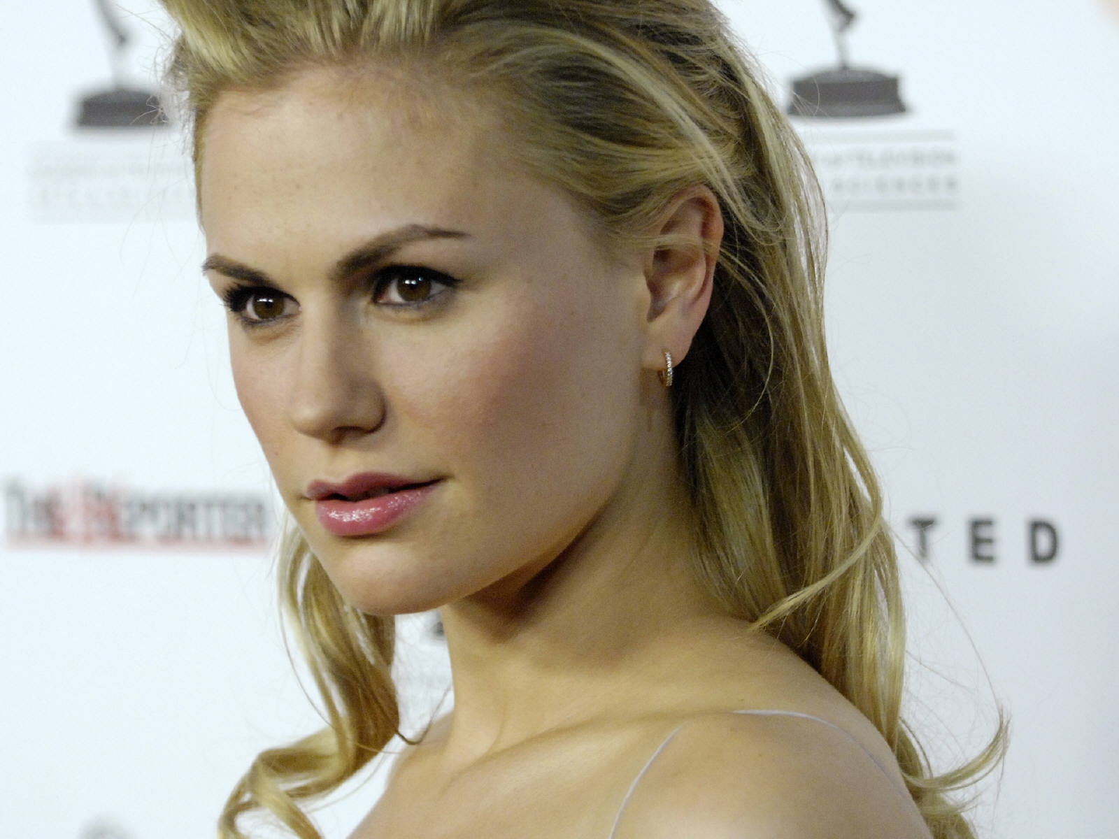 Anna Paquin HD Images and Wallpapers - Hollywood Actress