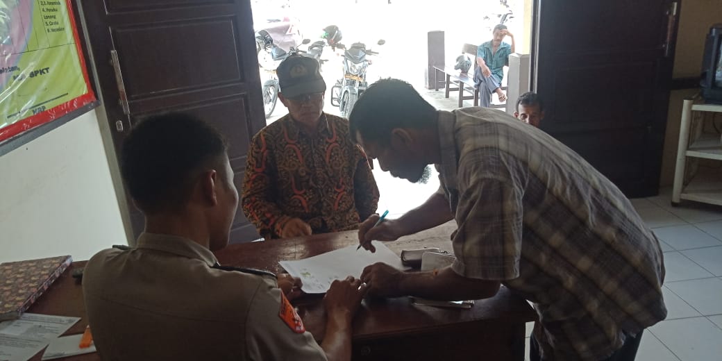 Polres Sambas. Anggota Polsek Jawai Selatan mendamaikan warga yang