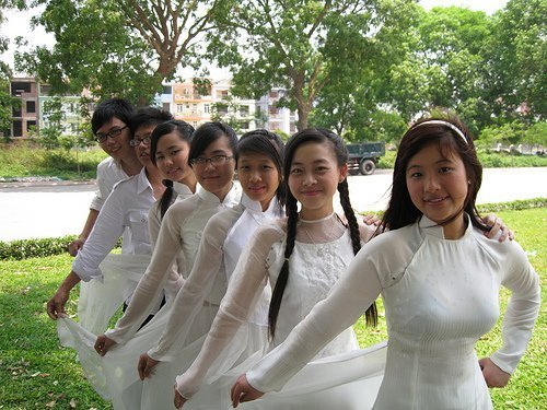 beautifuk girl in ao dai 5000