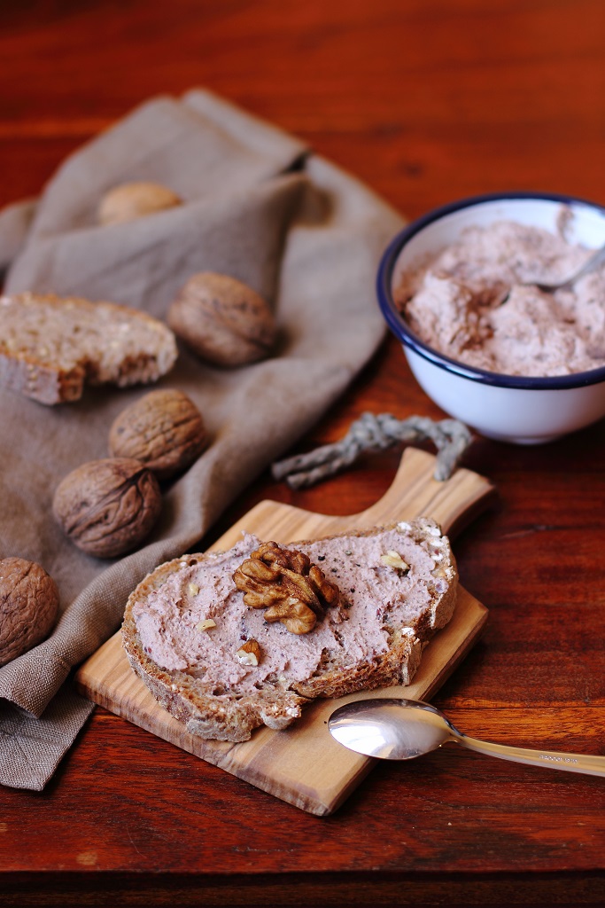 Hummus di fagioli rossoni e noci