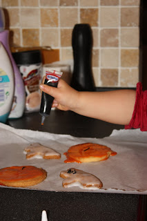 halloween baking cookies