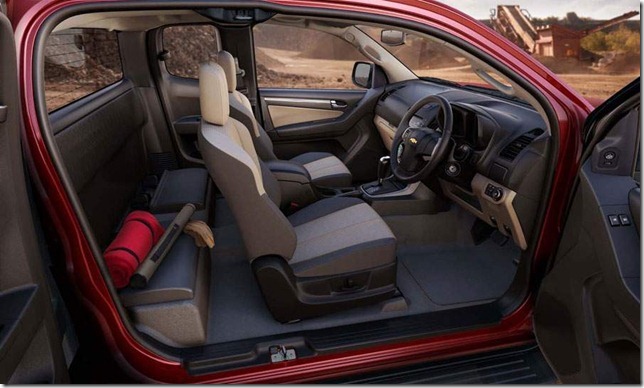 chevy-colorado-pickup-truck-interior